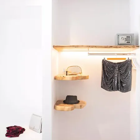 Paros Comfy 酒店 4*