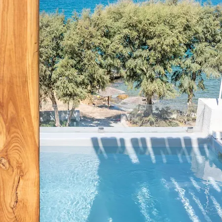 Paros Comfy Szálloda 4*