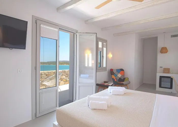 Paros Comfy فندق ناوسا