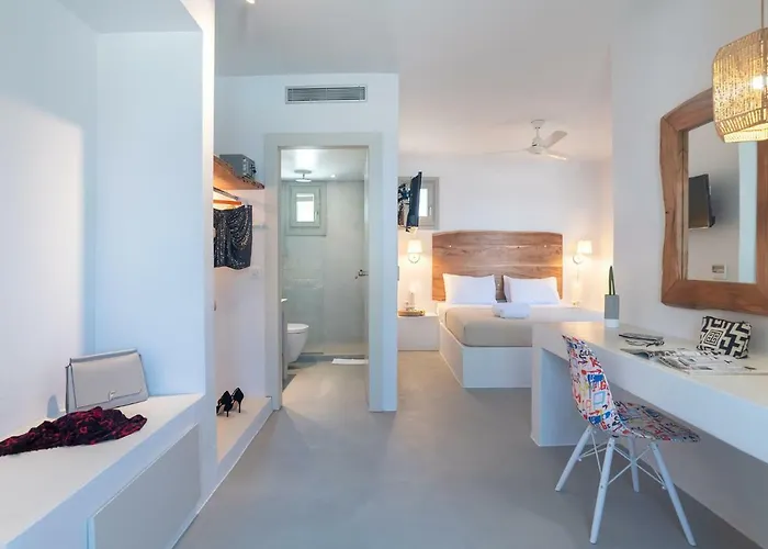 Paros Comfy فندق 4*