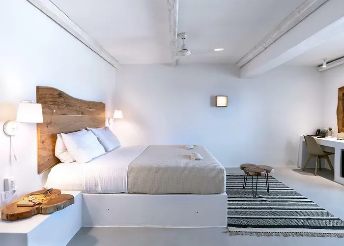 Paros Comfy فندق